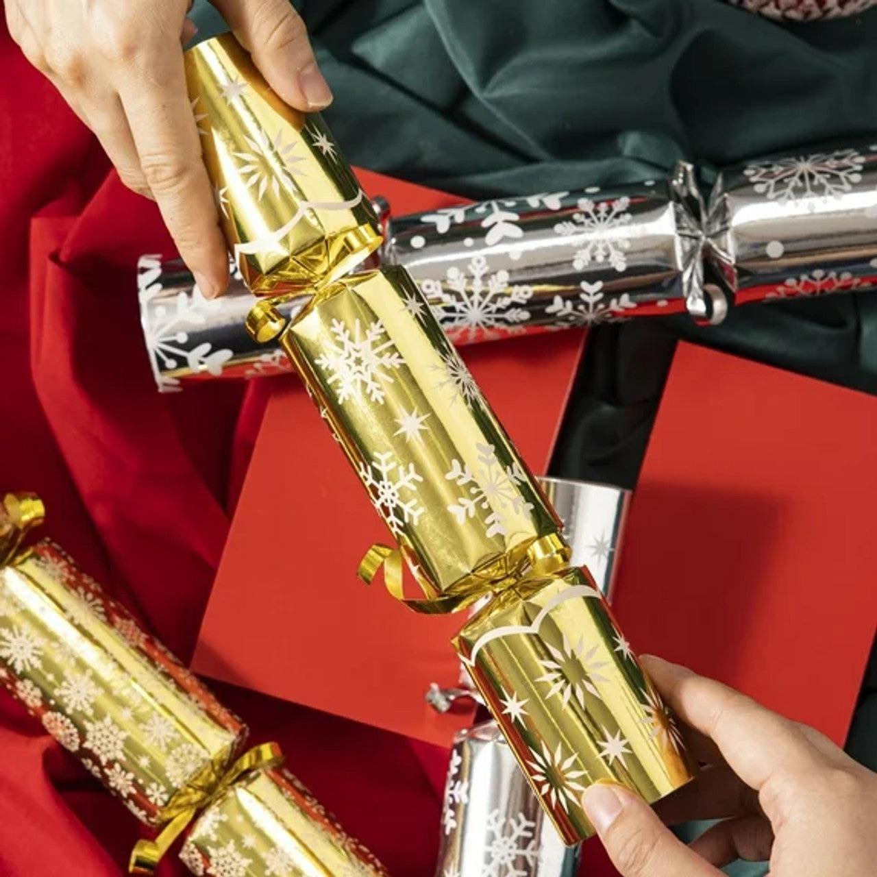 Pack of 6 10-Inch Luxury Christmas Crackers – Moissanite Jewelry & Festive Gift Set for Him & Her